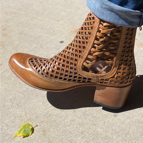 FreeBird by Steve Madden booties corset lattice boots **vintage-read* leather 10 - Picture 1 of 13